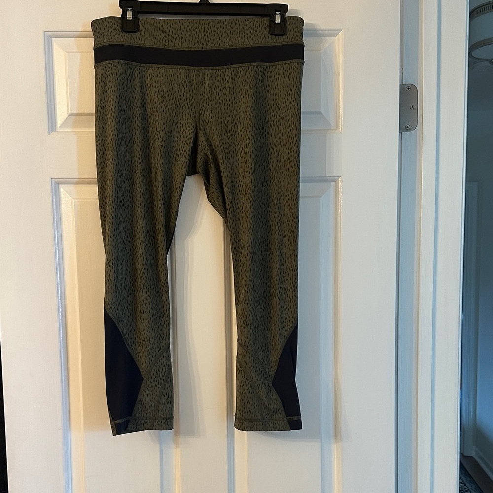 Lululemon size 10 Olive Green and Black Leggings